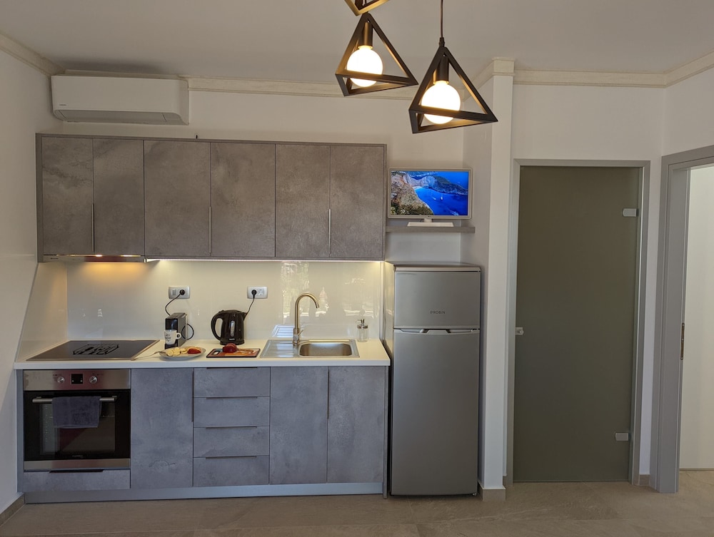 natura luxury suites parga
