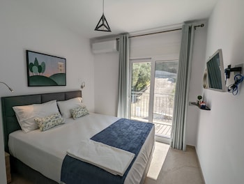 natura luxury suites parga