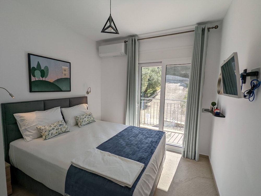 natura luxury suites parga