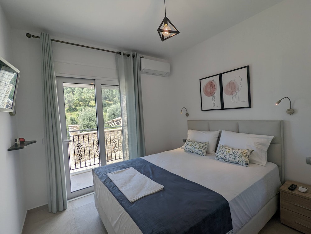 natura luxury suites parga