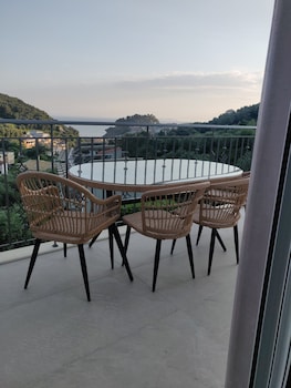 natura luxury suites parga