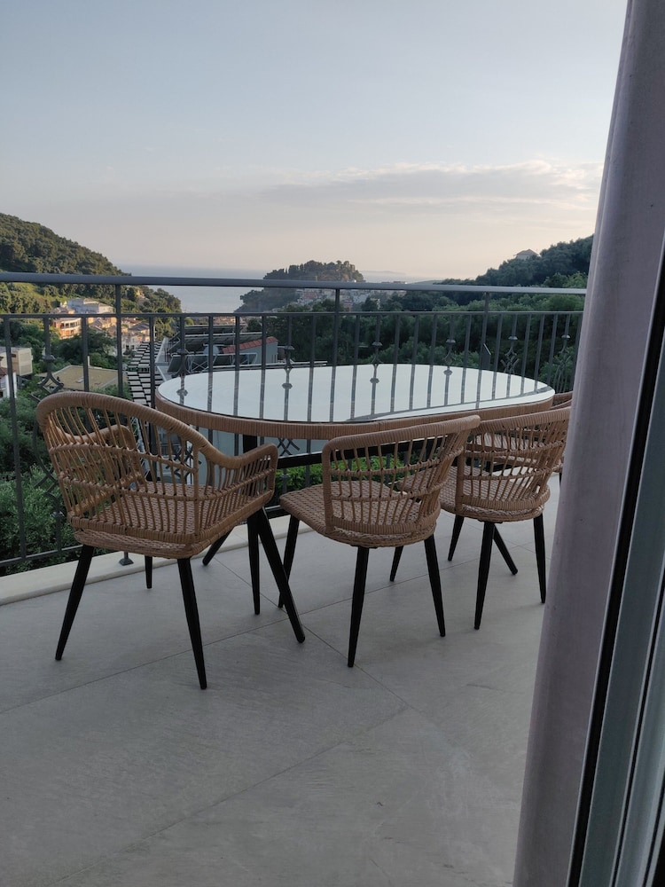 natura luxury suites parga