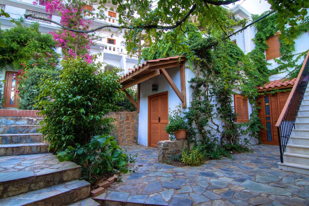Adonis Hotel,Agios Vasileios>>Agia Galini,2 star