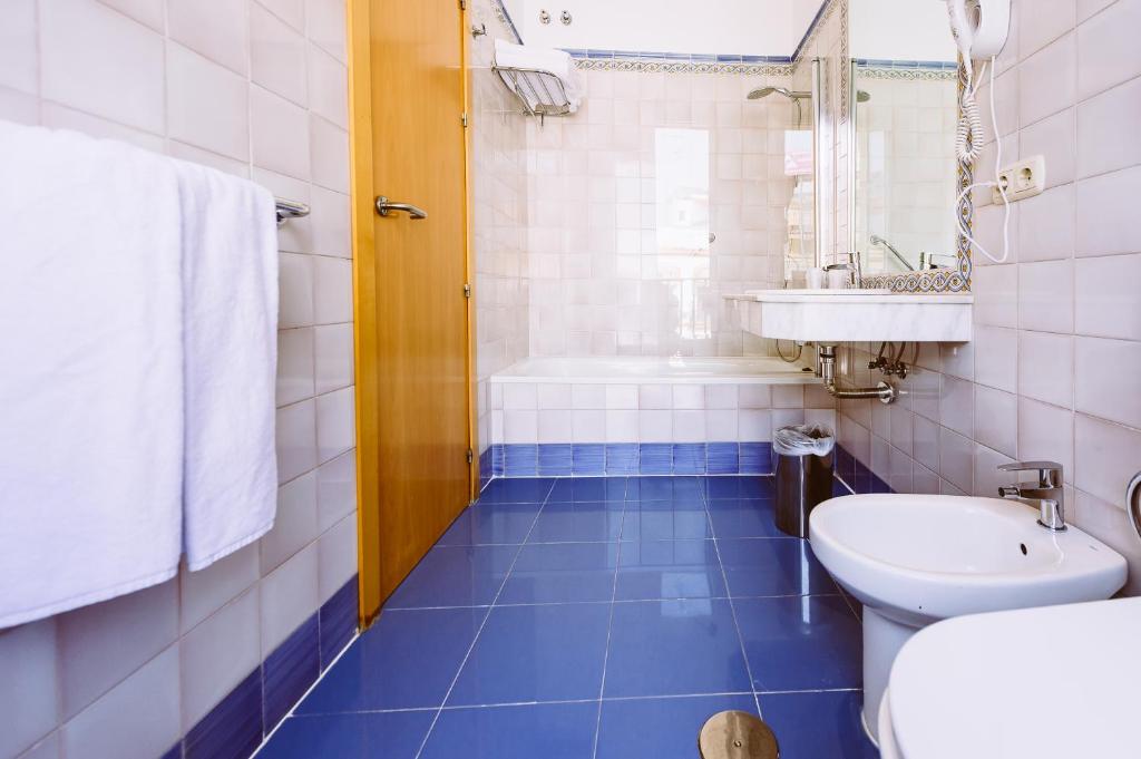 basic hotel dona manuela