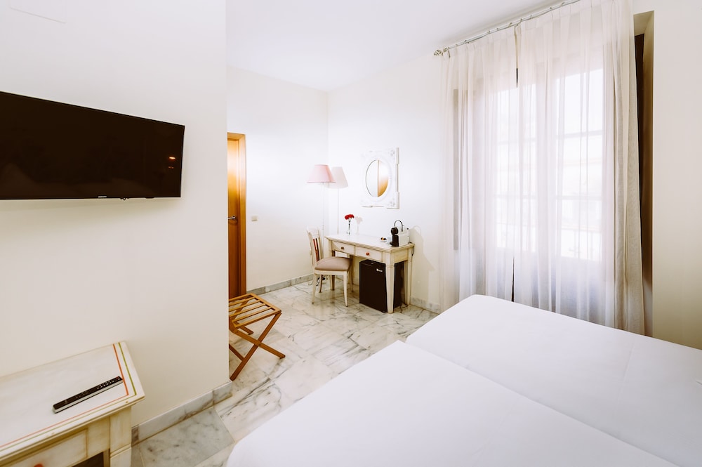 basic hotel dona manuela