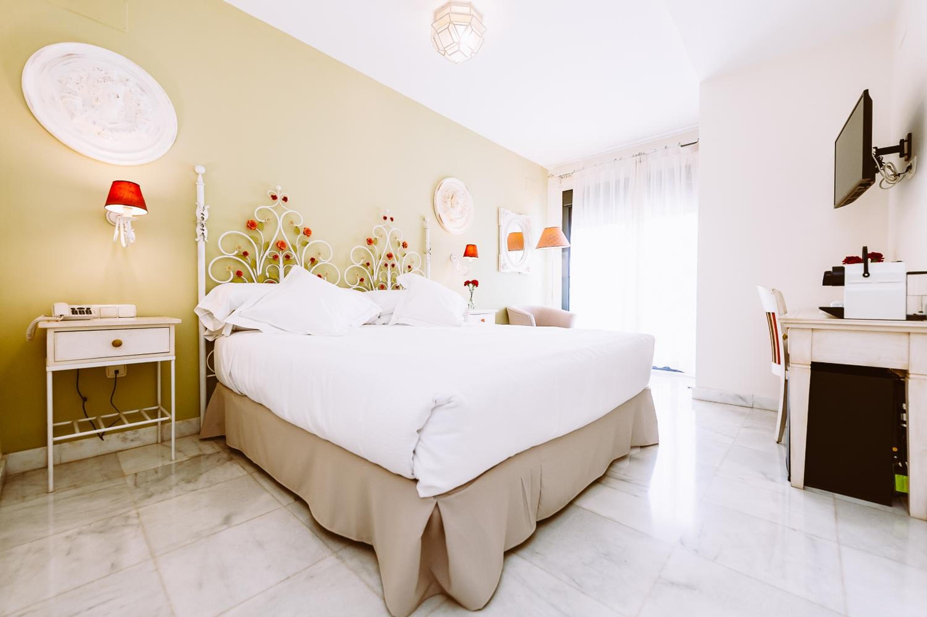 basic hotel dona manuela