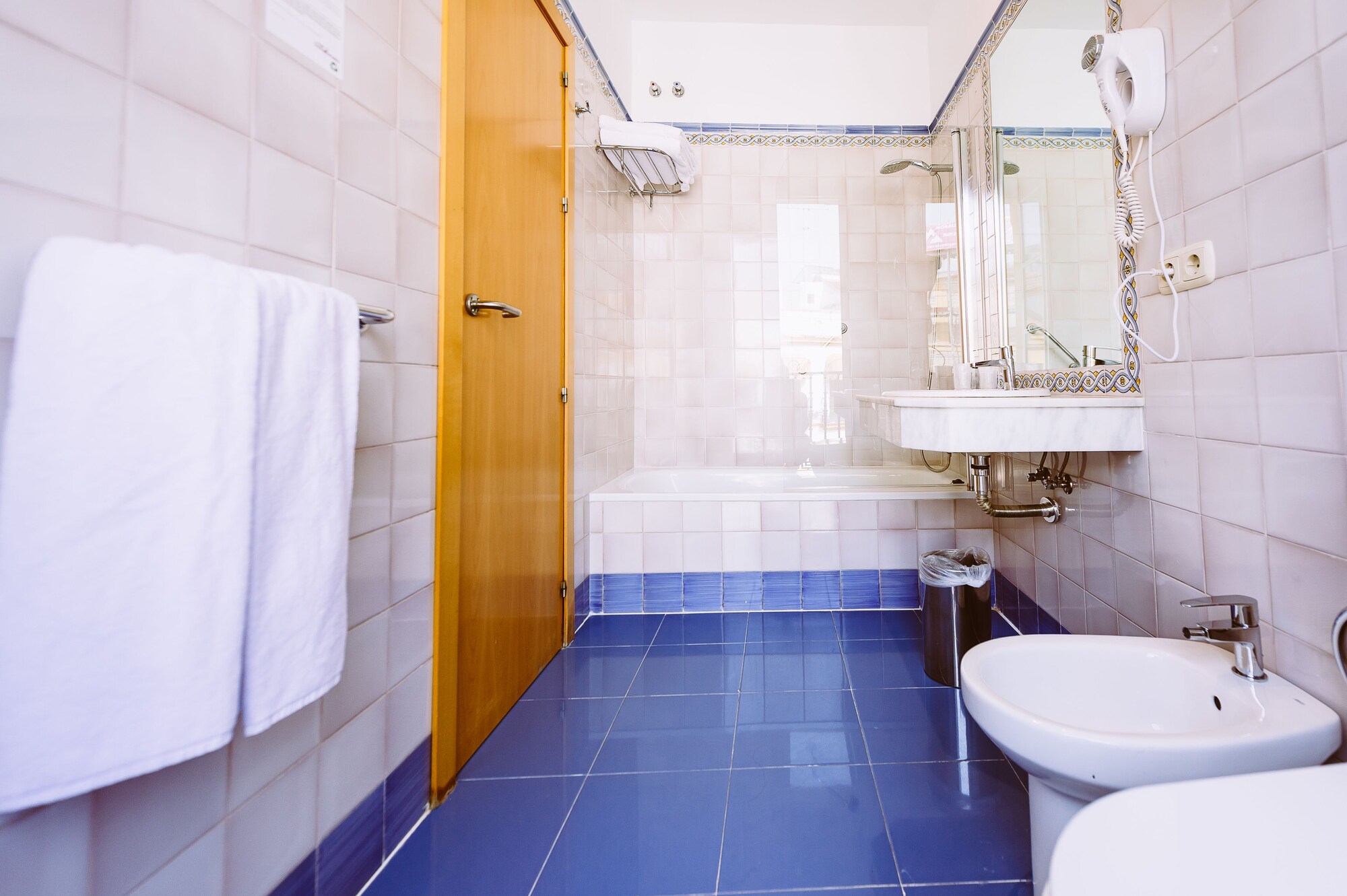 basic hotel dona manuela