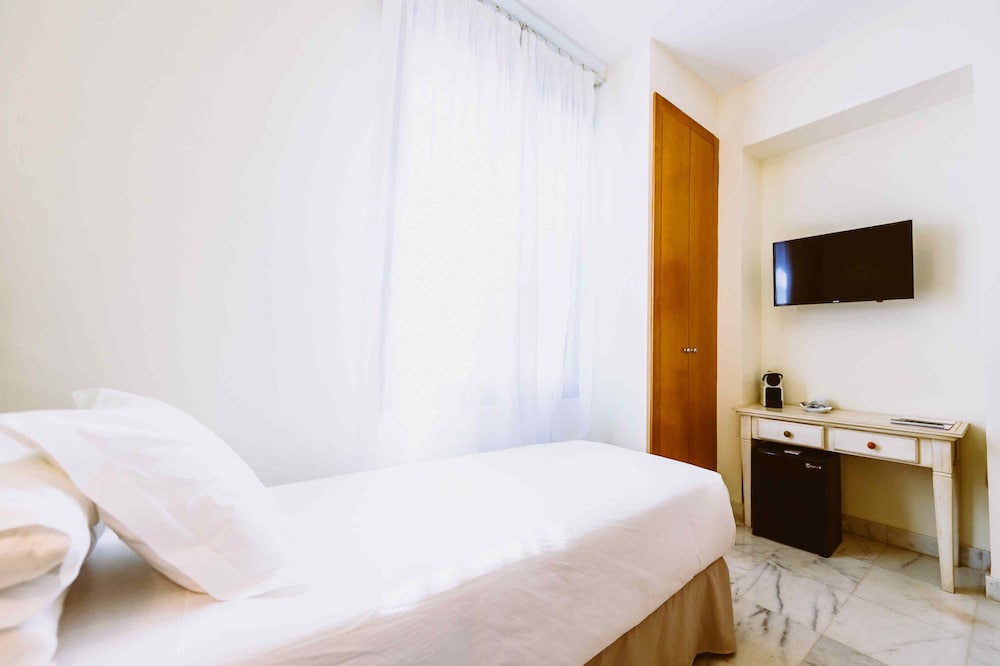 basic hotel dona manuela