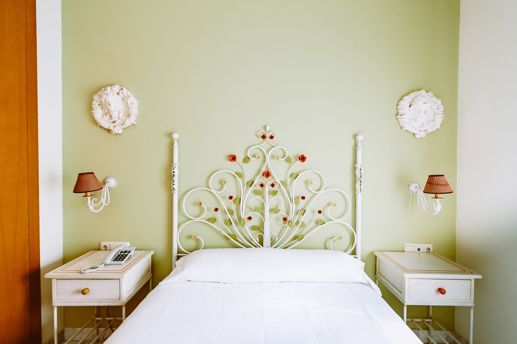 basic hotel dona manuela