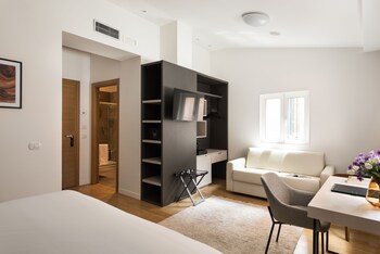 at 41 luxury suites and rooms