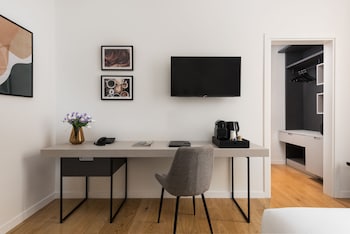 at 41 luxury suites and rooms