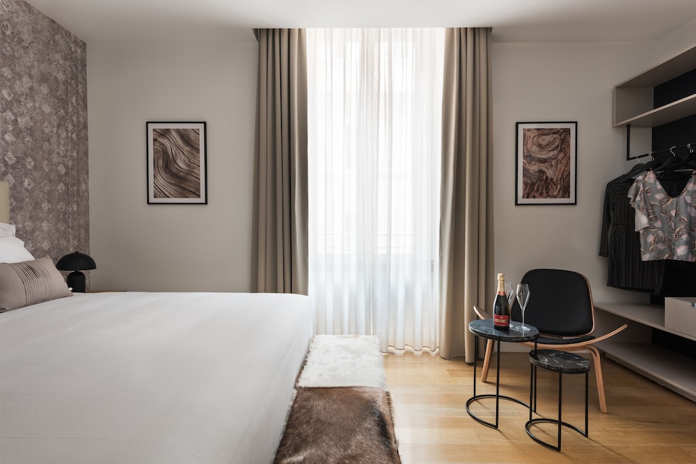at 41 luxury suites and rooms