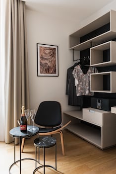 at 41 luxury suites and rooms