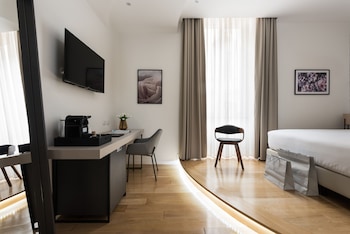at 41 luxury suites and rooms