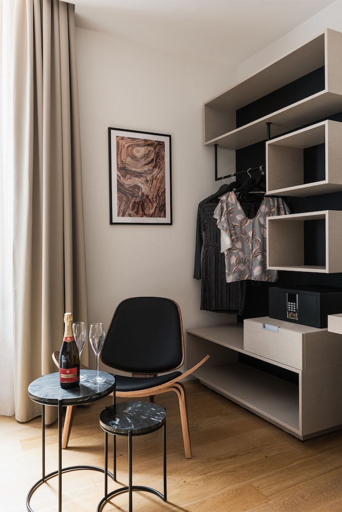 at 41 luxury suites and rooms