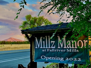 Millz Manor At Fall River Millz,43288 Ca-299,2.5 star