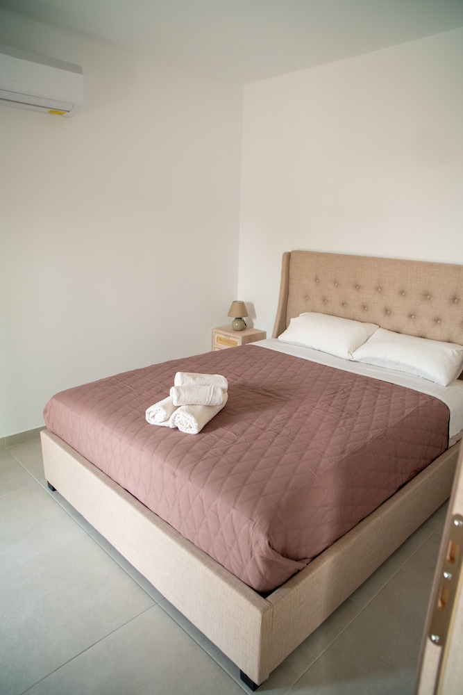 hello village chania