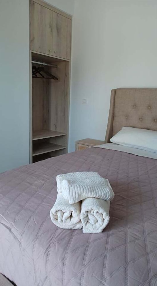 hello village chania