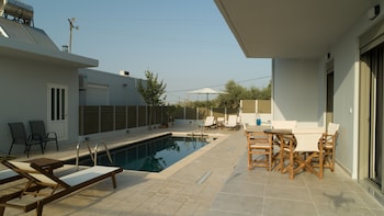 hello village chania