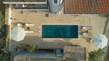 hello village chania