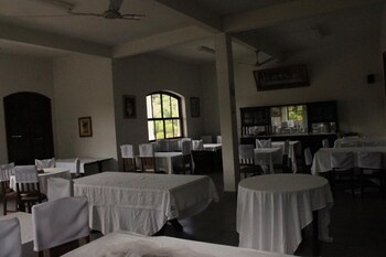 hotel sacra familia