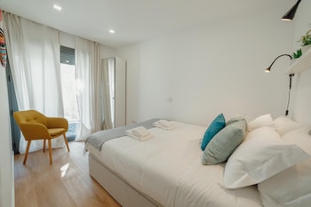 courtyard oporto design apartment k with terrace