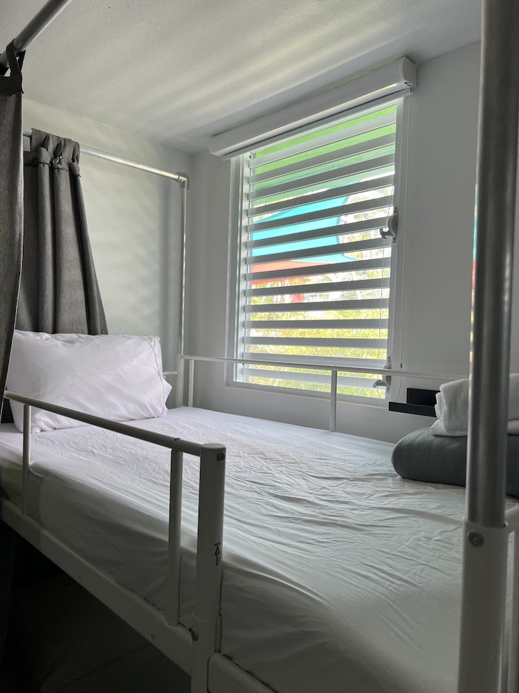 nomada beach hostel adult only