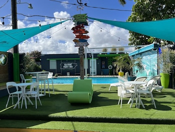 nomada beach hostel adult only