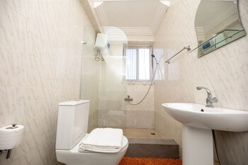 washington court deluxe one bedroom apartment