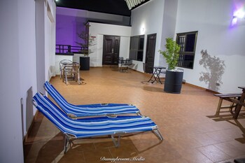 washington court deluxe one bedroom apartment