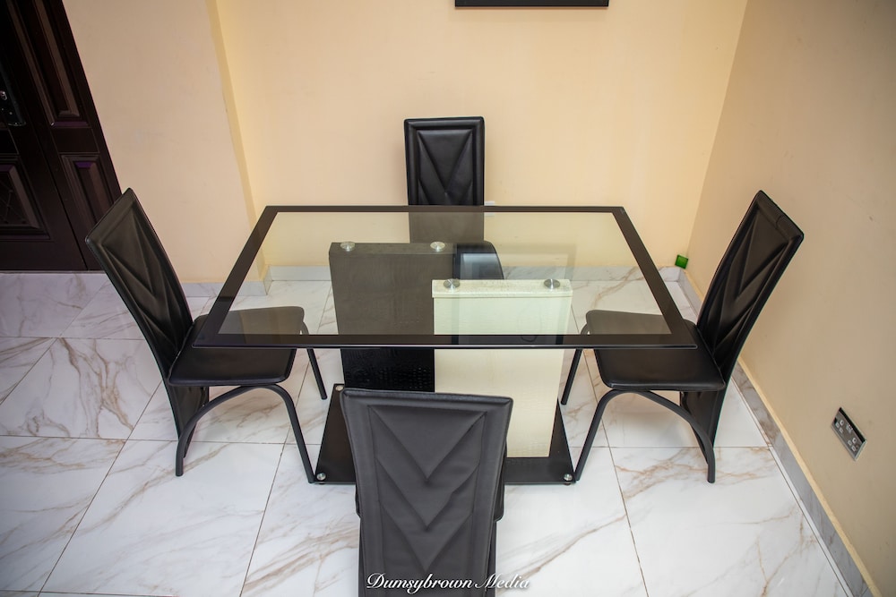 washington court deluxe one bedroom apartment