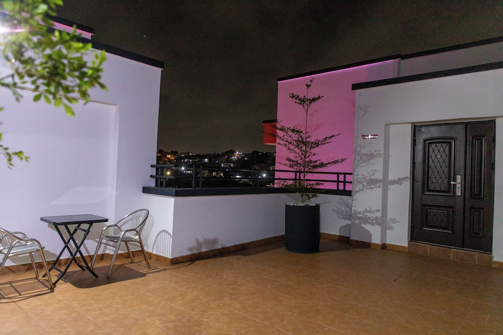 washington court deluxe one bedroom apartment