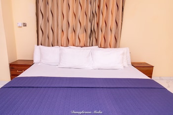 washington court deluxe one bedroom apartment