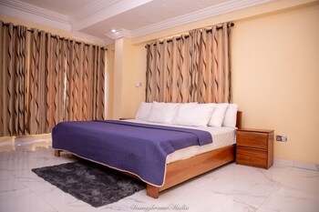 washington court deluxe one bedroom apartment