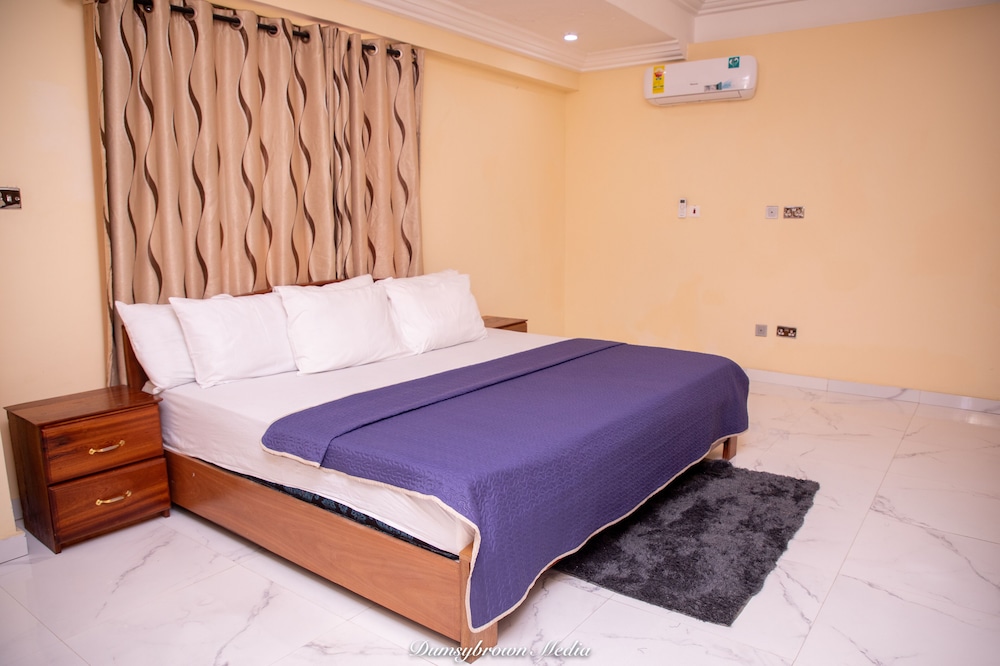 washington court deluxe one bedroom apartment