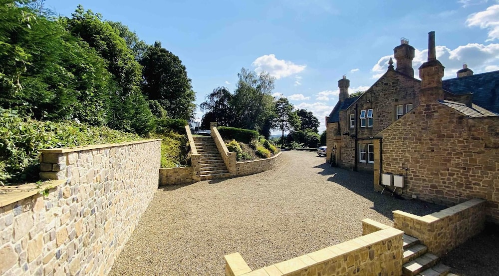 exclusive 4 bed house 10 minutes from newcastle