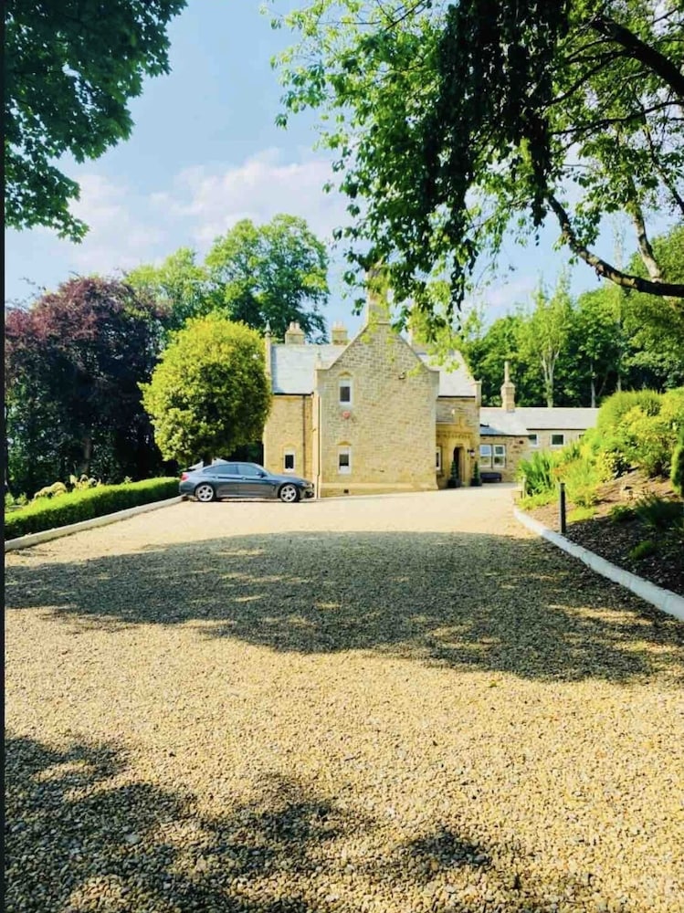 exclusive 4 bed house 10 minutes from newcastle