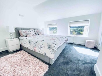 exclusive 4 bed house 10 minutes from newcastle