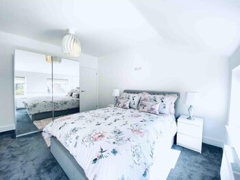exclusive 4 bed house 10 minutes from newcastle