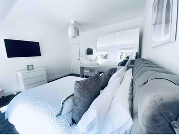 exclusive 4 bed house 10 minutes from newcastle