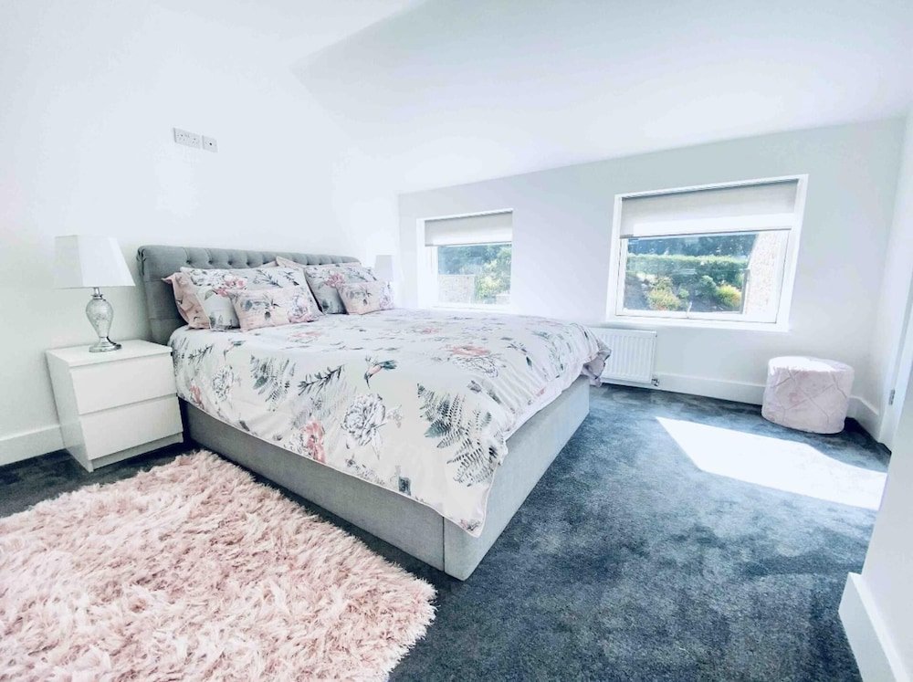 exclusive 4 bed house 10 minutes from newcastle