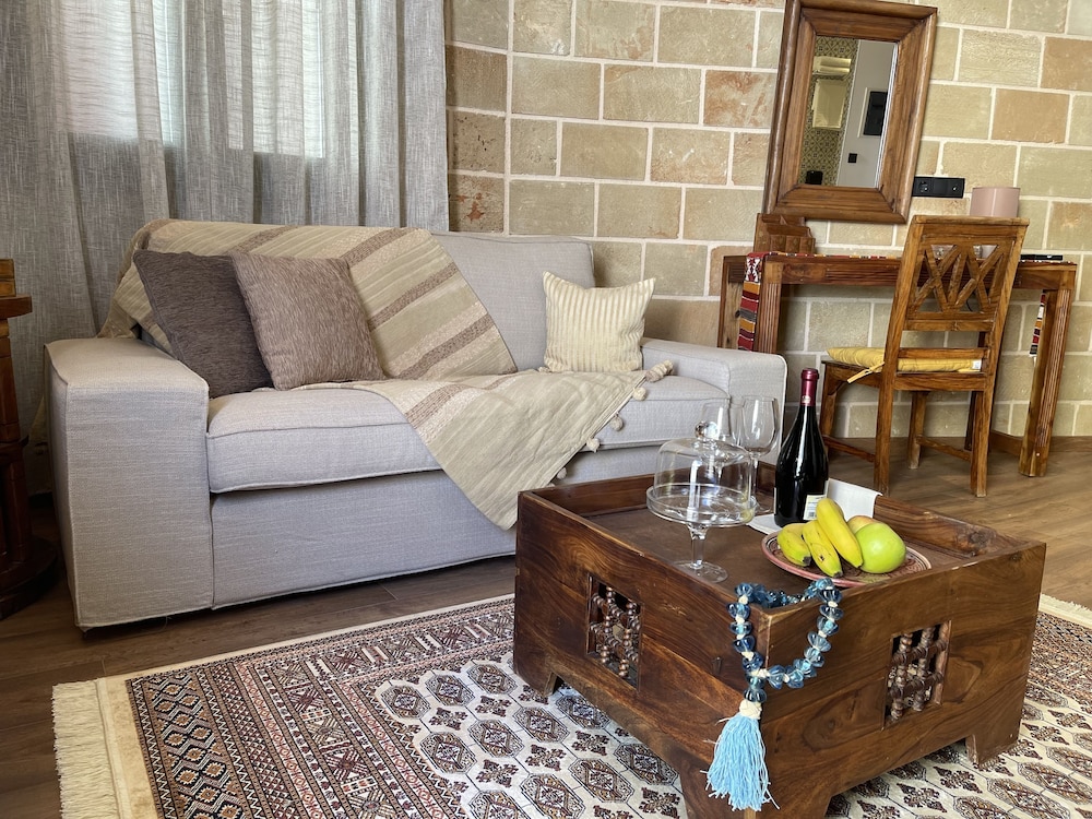 utopia luxury suites