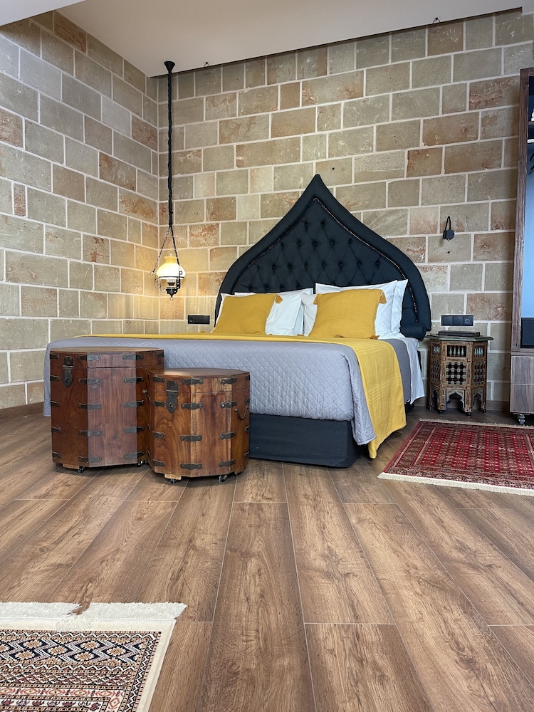 utopia luxury suites