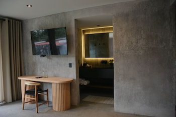 fishers house hotel
