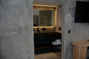 fishers house hotel