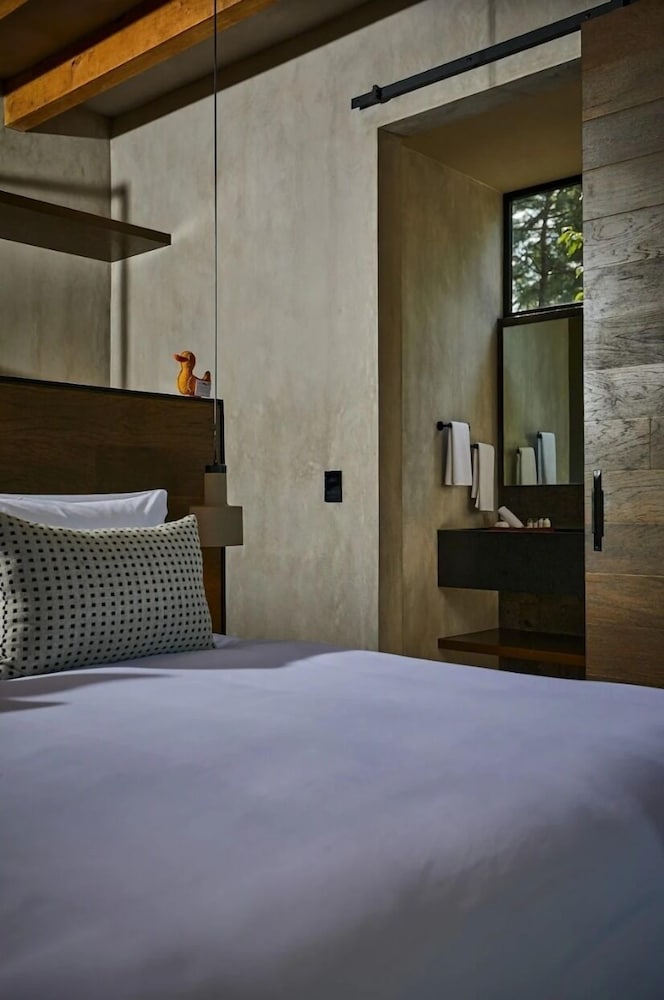 fishers house hotel