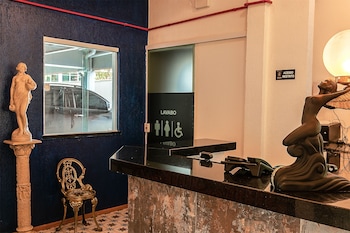 antiquus aparthotel