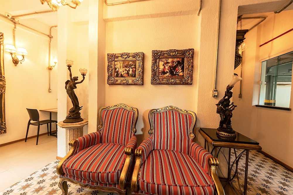 antiquus aparthotel