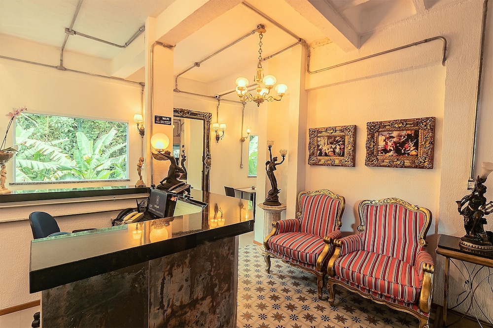 antiquus aparthotel