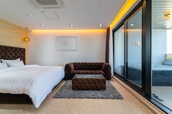 blue mango pool villa and resort